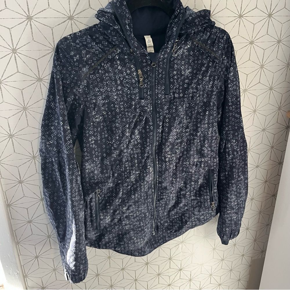 Lululemon Spring Forward Jacket
Kanoko Twist Inkwell Ghost / Inkwell - Picture 10 of 14